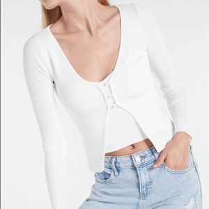 EXPRESS RIBBED BODY CONTOUR BUTTON FRONT SWEATER (WHITE) New with tags. Sz. M